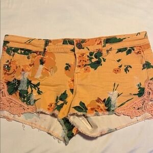 Vanilla Star Floral Lace Trim Women Shorts